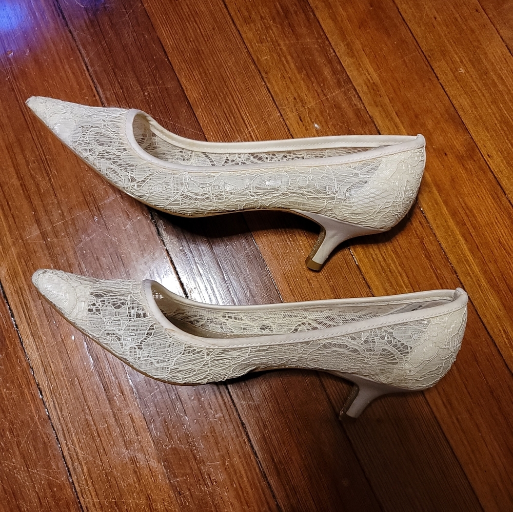 Adrianna Pappel " Lois" Ivory Lace Low Heel Pumps - Picture 4 of 11